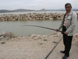 Emekliler balık tutarak sters atıyor