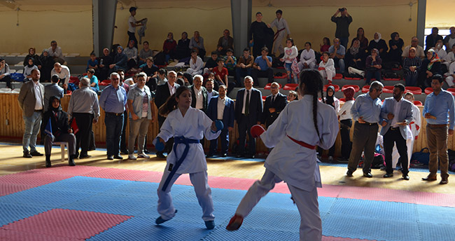 ‘Şehitler ve Gaziler Karate Şampiyonası’ yapıldı.